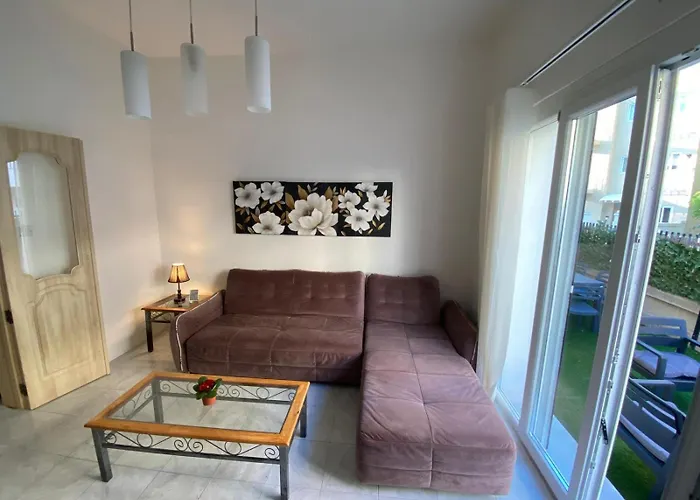 Bright And Airy Room, Shared Bathroom, St Julians