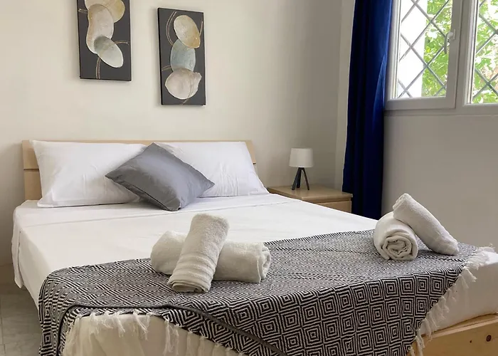 Bright And Airy Room, Shared Bathroom, St Julians