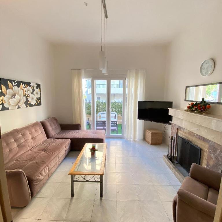 Alloggio in famiglia Bright And Airy Room, Shared Bathroom, St Julians *