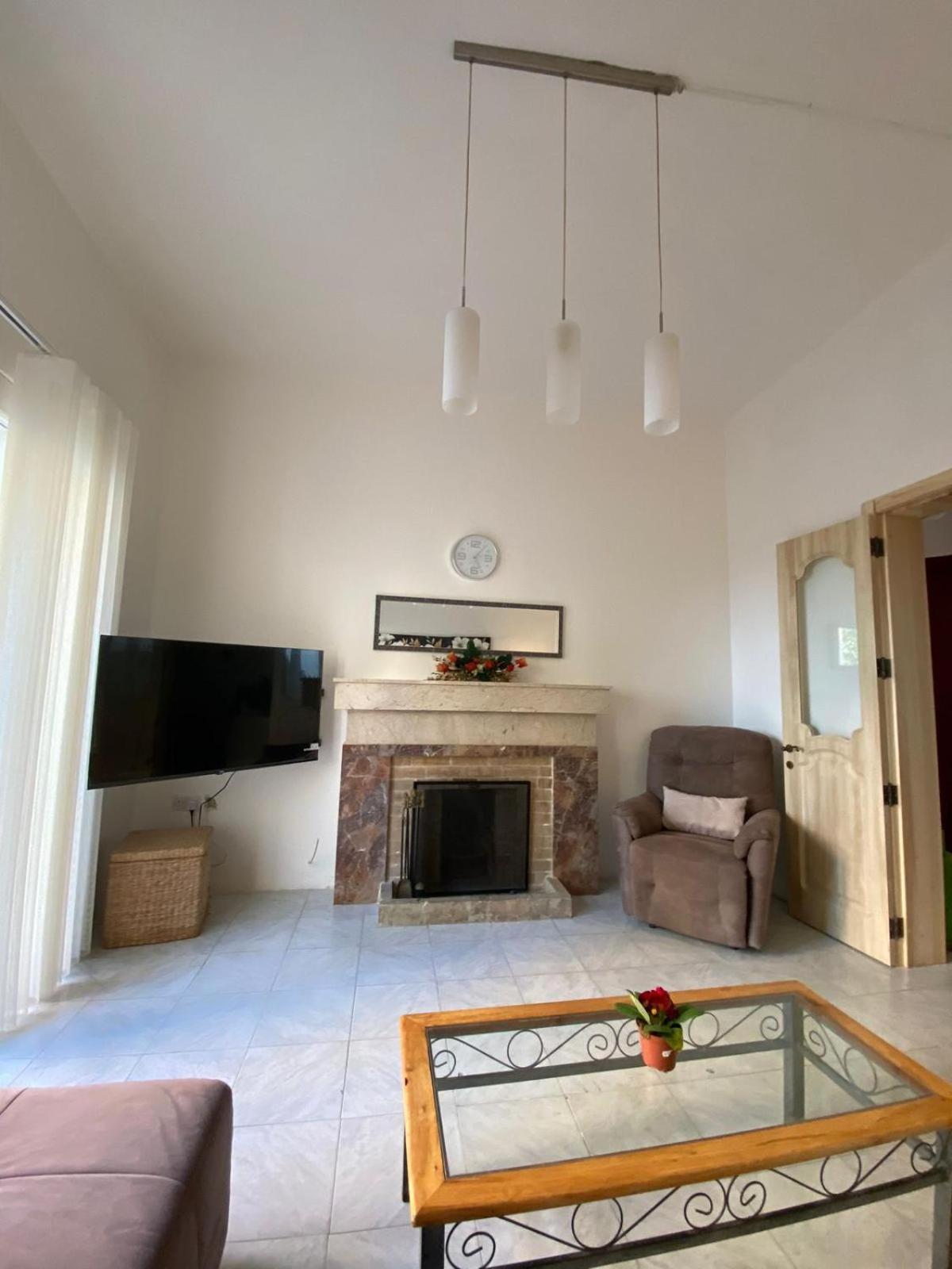 Bright And Airy Room, Shared Bathroom, St Julians Alloggio in famiglia *