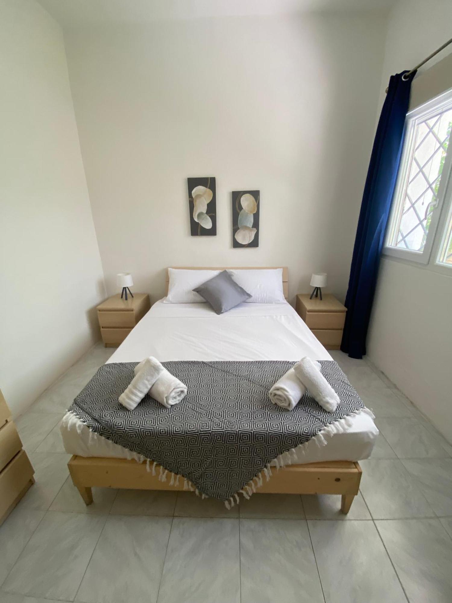 Bright And Airy Room, Shared Bathroom, St Julians