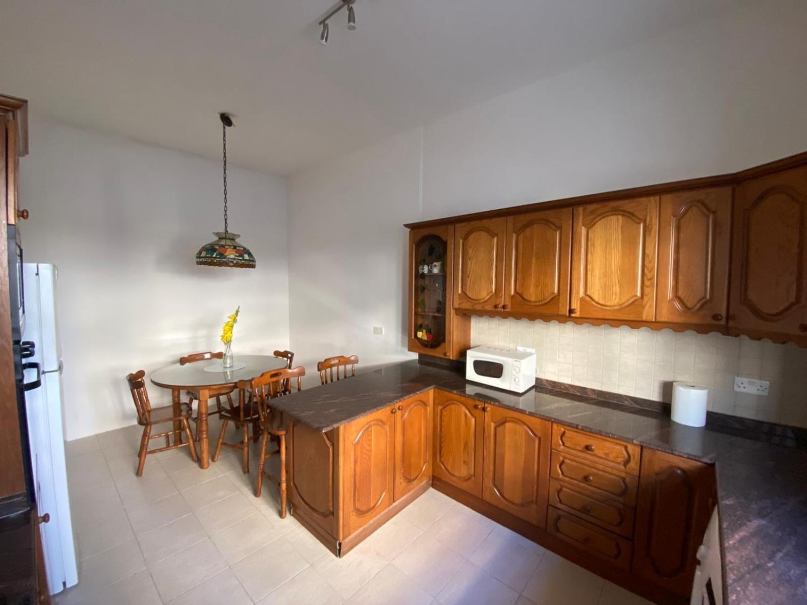 Bright And Airy Room, Shared Bathroom, St Julians Privatunterkunft San Ġiljan