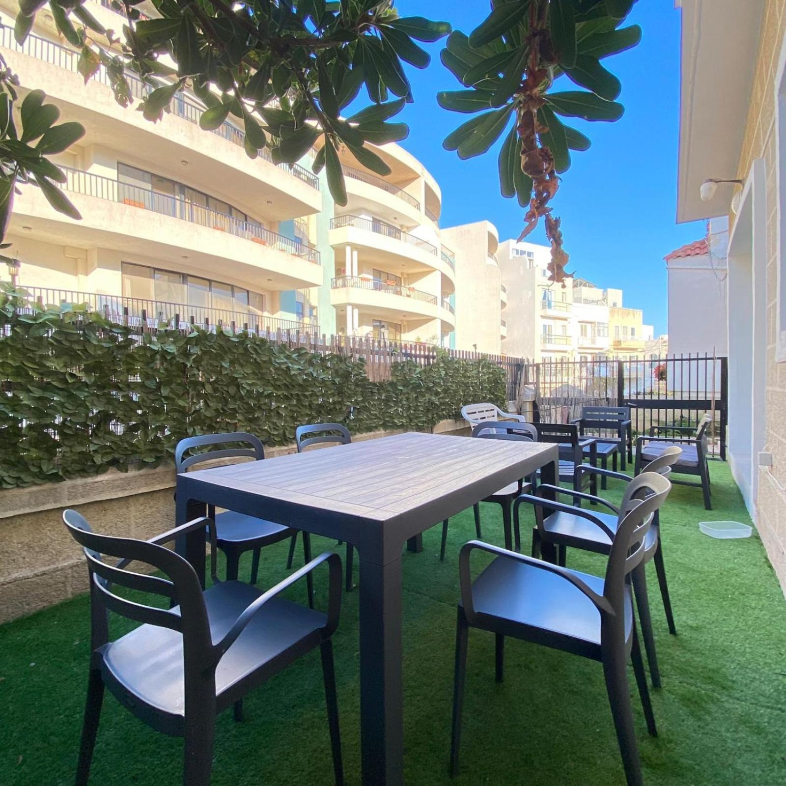 Bright And Airy Room, Shared Bathroom, St Julians Privatunterkunft San Ġiljan