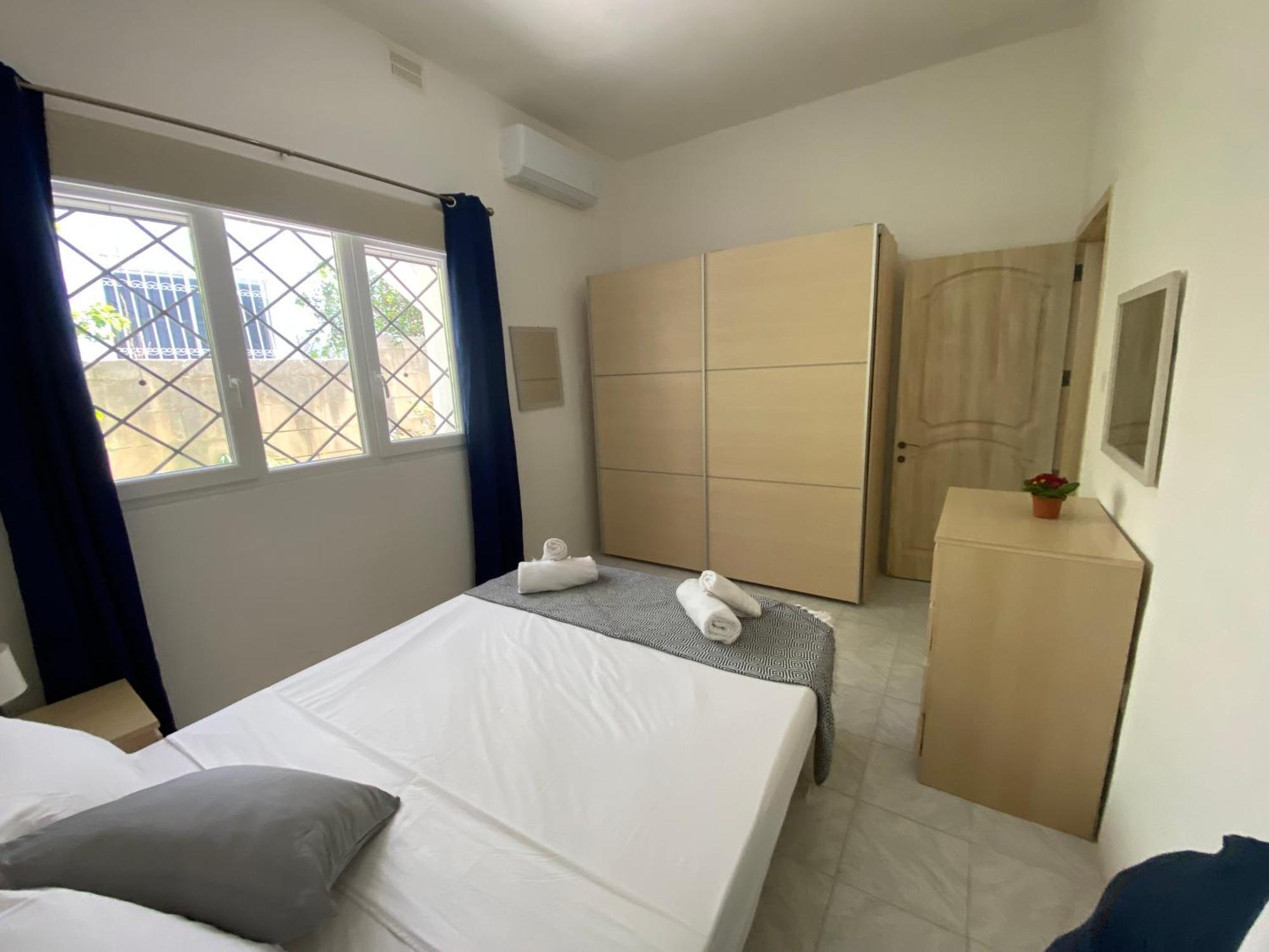 Privatunterkunft Bright And Airy Room, Shared Bathroom, St Julians San Ġiljan